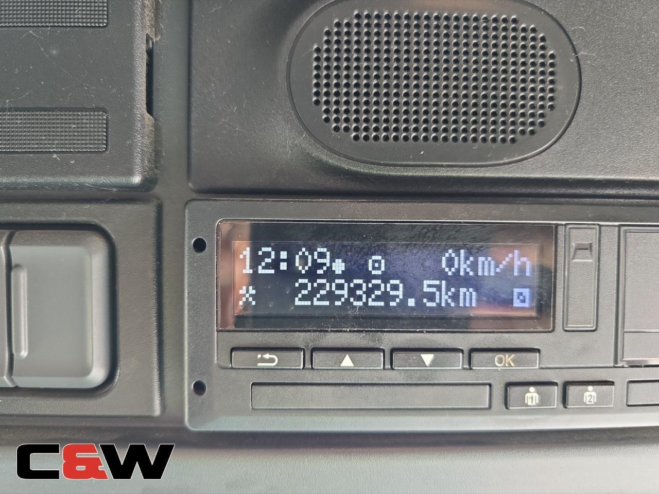 Vehicle image 32
